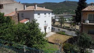 Masia a Amer. Casa de pueblo en amer