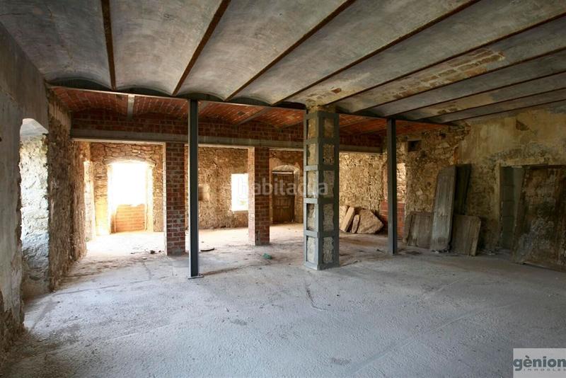 Foto dfcd230f-f4c6-4346-bef4-c2fbabb9b108. Masia a Camós