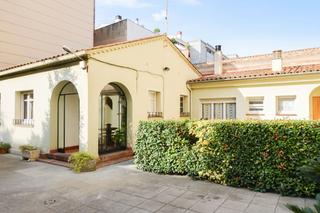 Casa  Carrer pou i camps, joan marí. Barrio de sant pau