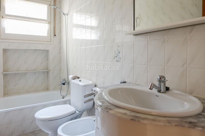 Foto 53b6c866-6012-48ff-8646-3234e905ff25. Casa con riscaldamento parcheggio in Eixample Sud-Migdia Girona