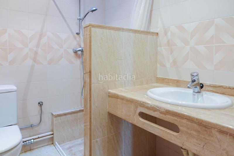 Foto b7e3cd5d-6557-4bfa-b235-0b5139eb24d4. Casa con riscaldamento parcheggio in Eixample Sud-Migdia Girona