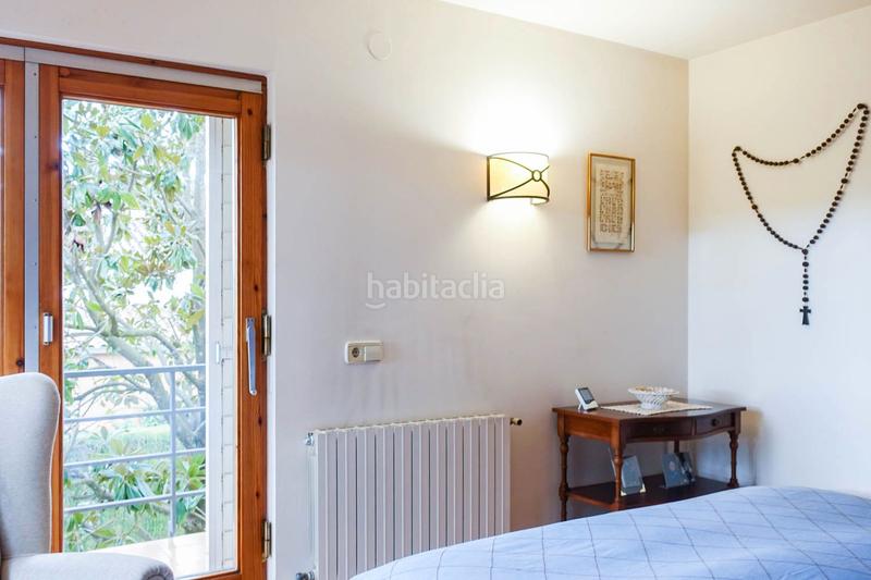 Foto a9591697-eba0-4fc3-b1ef-cbd15f07f5ec. Chalet con riscaldamento parcheggio piscina in Montjuïc Girona