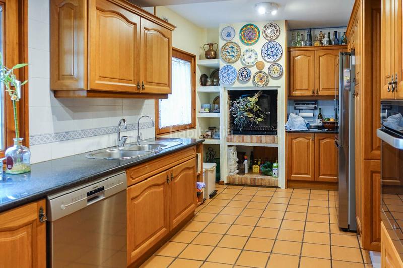 Foto befe98c0-2599-47e4-b5a9-fb8d28d98eb5. Chalet con riscaldamento parcheggio piscina in Montjuïc Girona