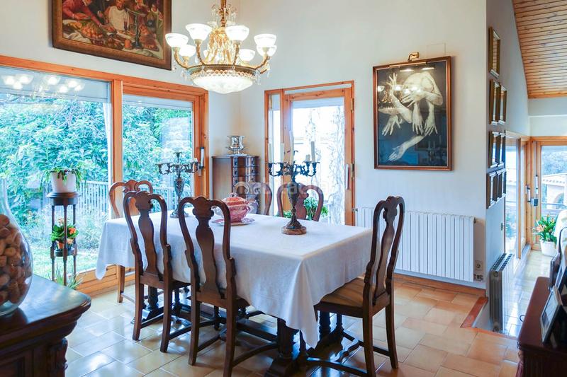 Foto f83b5e62-f822-4278-8152-cbf14394e5b1. Chalet con riscaldamento parcheggio piscina in Montjuïc Girona