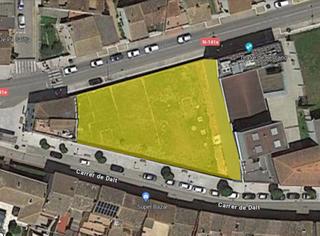 Terreny residencial a N-141e 30. Solar urbano en pleno centro de bescanó. fachada a 2 calles, apt