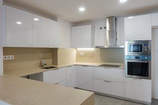 Ground floor in Eixample Nord. Planta baja de 3 habitaciones y patio en girona. a estrenar, cen