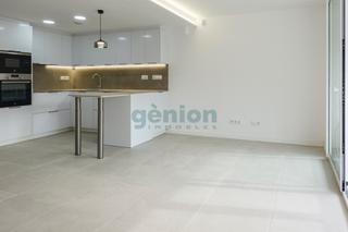 Pis a Carrer del castell de solterra 16. Duplexs a estrenar en montilivi, girona. 2 habitaciones y 2 baño