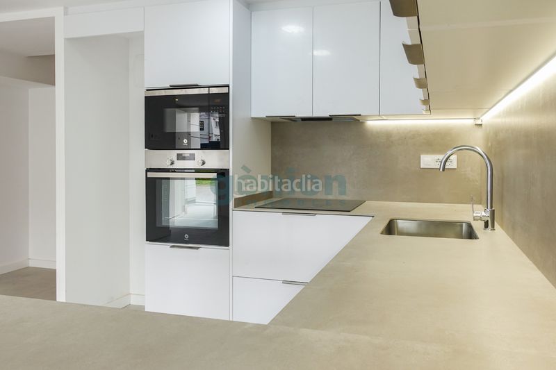 Foto 5f70ee65-50b1-49fa-b70b-761eb500f1b4. Pis a carrer del castell de solterra 10 a Montilivi Girona