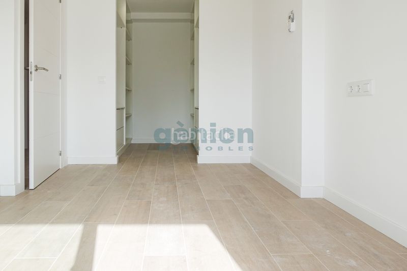 Foto e08bd2a7-9a4a-426f-b8d1-775fbe4a9950. Pis a carrer del castell de solterra 10 a Montilivi Girona