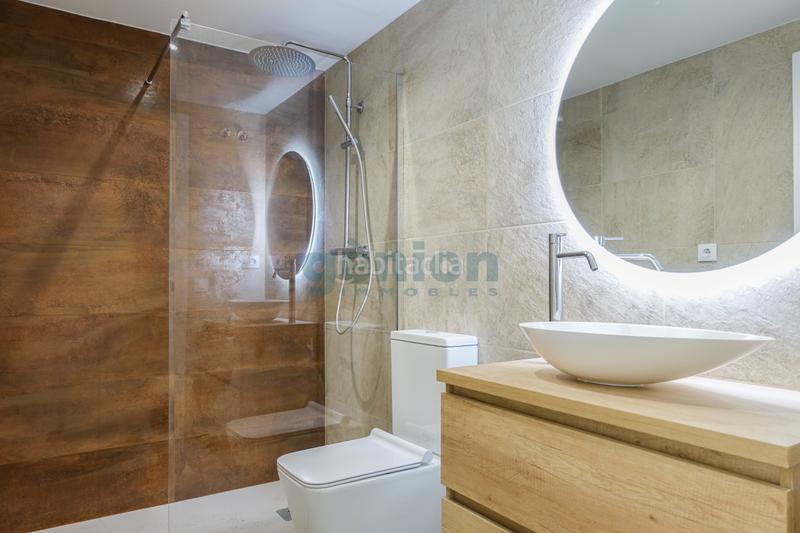 Foto e5909c01-aafe-4530-b639-b7868e5ef350. Piso duplexs a estrenar en Montilivi, . 3 habitaciones y 3 baños en Girona