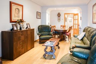 Piso en Montilivi. Piso de 4 habitaciones en montilivi. 98m, con todas las estanci