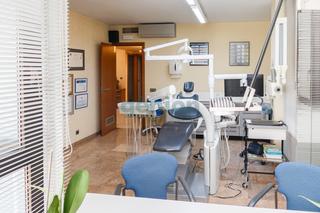 Pis a Eixample Nord. Clinica dental reconvertible en vivienda, en pleno centro de gir