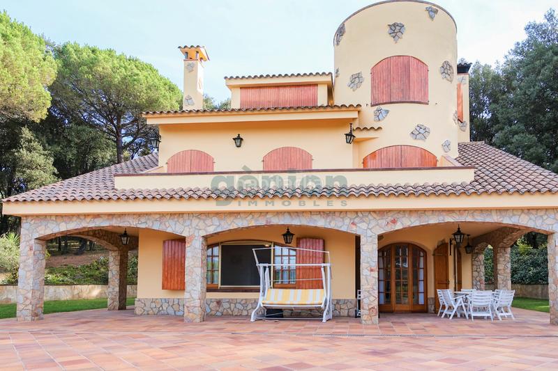 Foto 959b50ca-3638-4156-b495-0fe0b1bb6a42. Casa amb calefacció aparcament piscina a Sant Feliu de Buixalleu