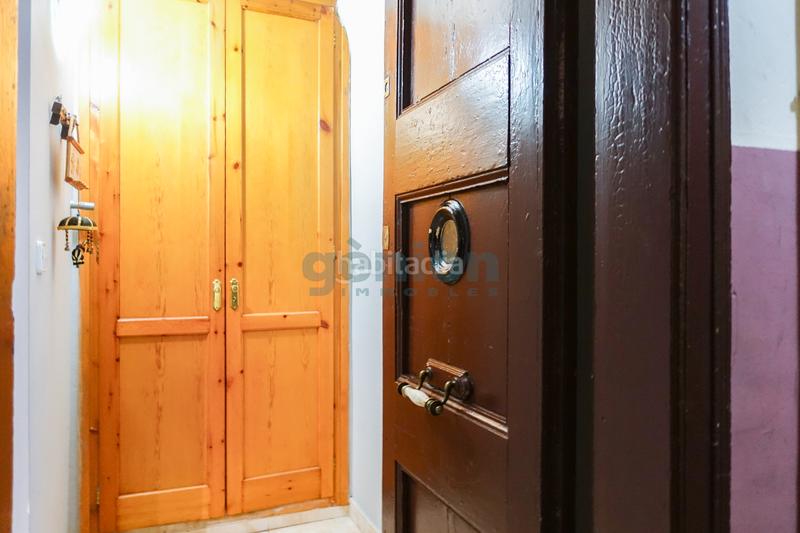 Foto 0b3177a9-701b-45af-9550-8c5d763a3ddb. Piso  en pleno barri vell , con fachada al carrer de la cort reial en Girona