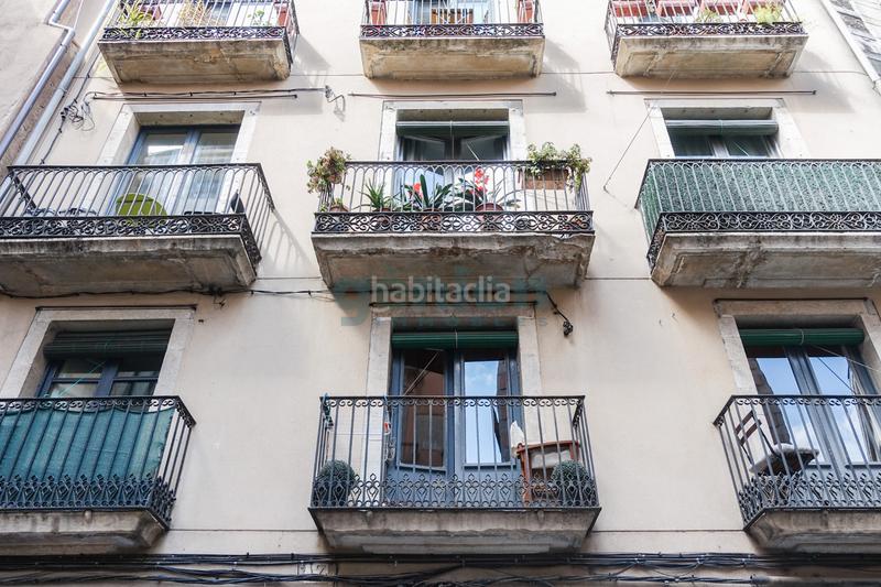 Foto 5d86be9e-caf6-40b8-b244-37178f946600. Piso  en pleno barri vell , con fachada al carrer de la cort reial en Girona