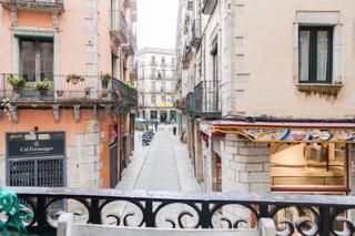 Pis a Centre-Barri Vell. Piso en pleno barri vell de girona, con fachada al carrer  de la