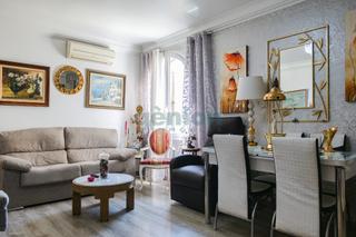 Pis a Eixample Nord. Piso ultima planta esquinero de 3 habitaciones dobles, al c/ de