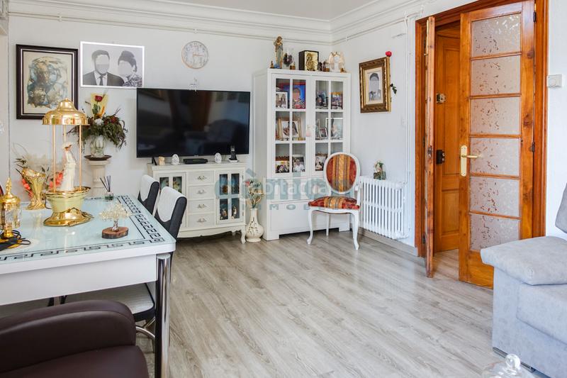 Foto df0ae413-c784-4c3b-b397-c7794fddd737. Piso  ultima planta esquinero de 3 habitaciones dobles, al c/ de la creu en Girona