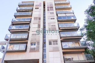 Dachwohnung in Eixample Sud-Migdia. Atico de 205m² en el parc del migdia, con 2 plazas de aparcamien