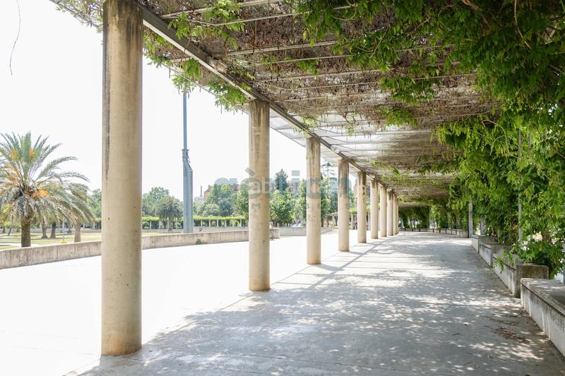 Foto cc125a8a-3122-4886-b11d-67757e66f224. Attico con camino riscaldamento parcheggio in Eixample Sud-Migdia Girona