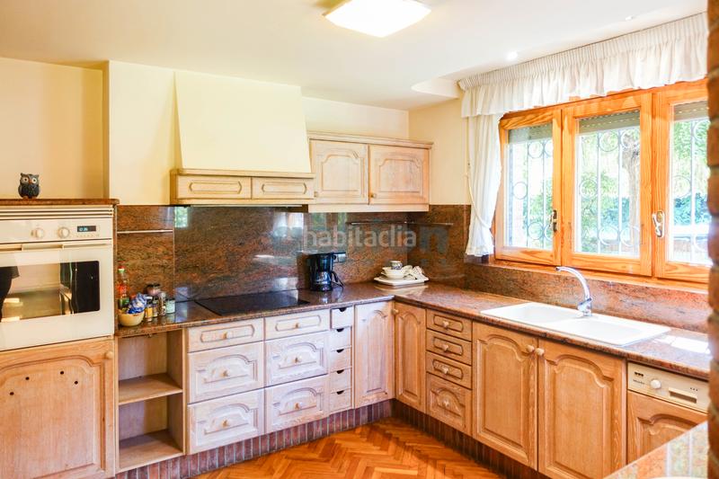 Foto 2689d726-4e62-4dce-b5e9-1a210cb2de2f. Casa amb calefacció aparcament piscina a Palau Girona