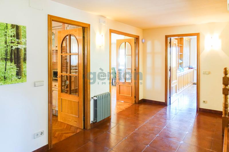 Foto 26aa6684-9a8b-4e44-b020-0356c6646e4b. Casa amb calefacció aparcament piscina a Palau Girona