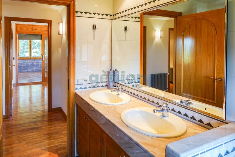 Foto 45ac8546-bb53-440b-9614-ec83eeb6752e. Casa amb calefacció aparcament piscina a Palau Girona