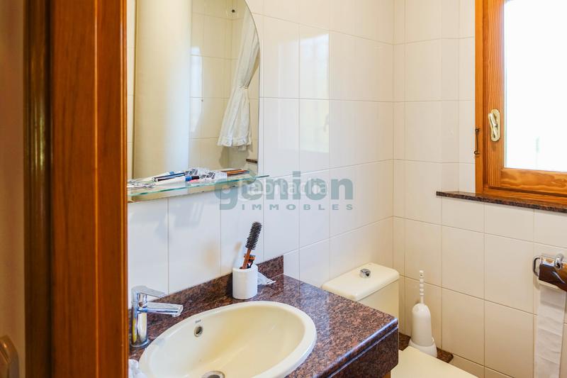 Foto 801917ef-a804-4dc5-89e4-f7b5f08338c2. Casa amb calefacció aparcament piscina a Palau Girona