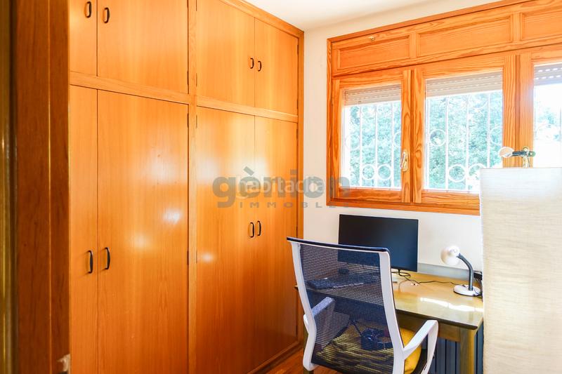 Foto 818ac635-93f7-4cf5-affc-6e0ae1ff90af. Casa amb calefacció aparcament piscina a Palau Girona