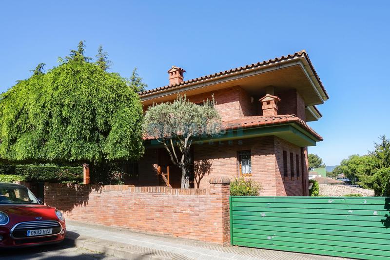 Foto b1b3034b-78ea-480d-aab3-c9f4334fe4c8. Casa amb calefacció aparcament piscina a Palau Girona