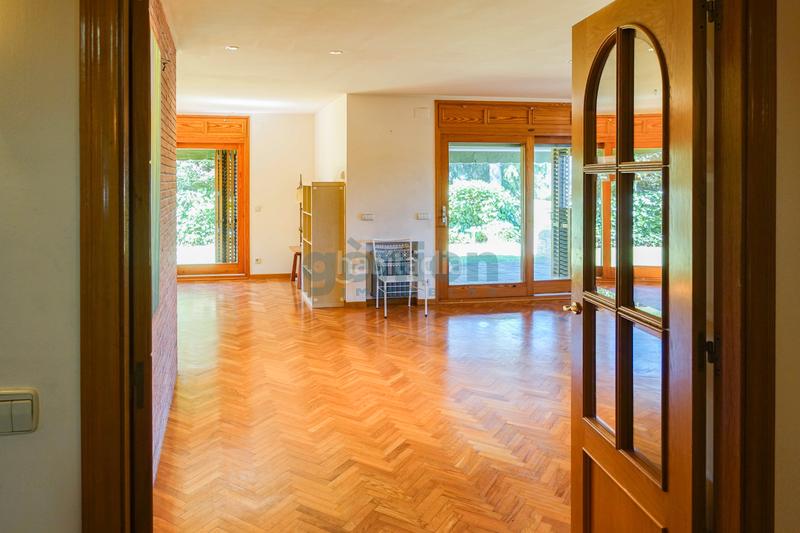 Foto b86596a4-bad4-4e4f-b6a1-c4b34c7a84c1. Casa amb calefacció aparcament piscina a Palau Girona