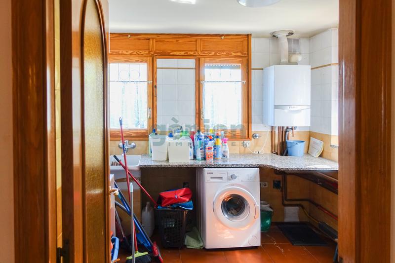 Foto e50caba8-819b-4dd1-8779-e499a23bb222. Casa amb calefacció aparcament piscina a Palau Girona