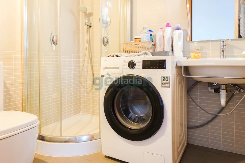 Foto 5d629c12-d46f-4734-b417-eea8578a78ad. Attico con riscaldamento in Eixample Sud-Migdia Girona