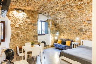 Pis a Centre-Barri Vell. Apartamento turístico con 3 estancias en edificio histórico, en