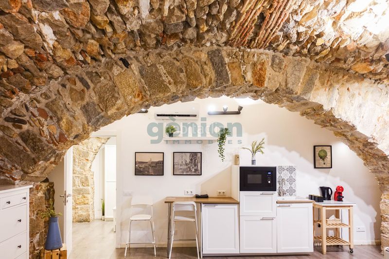 Foto c94d14db-348c-4fe3-8b2d-418bbda5d9da. Piso  turístico con 3 sectores en edificio histórico, en pleno barri vell en Girona