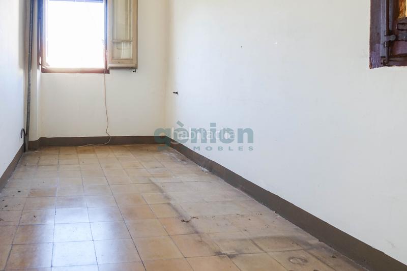 Foto f3c265a1-ea17-4b73-98e0-fed0b408dd0e. Casa a carrer major 50 a Bescanó