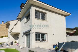 Casa en Palau. Casa esquinera en torres de palau ii. parcela de 601 m y 317 m