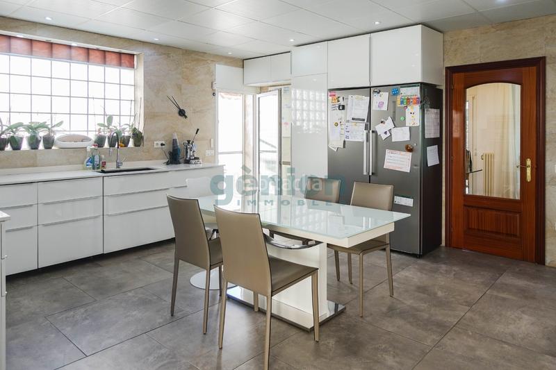 Foto 2f737ef6-0b4f-443d-b9fa-e9588cc857b4. Casa amb calefacció aparcament piscina a Palau Girona