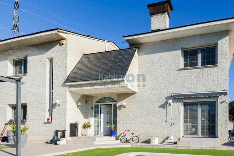 Foto 313e3ff5-54da-4b1a-80a4-7f950a9a076a. Casa amb calefacció aparcament piscina a Palau Girona