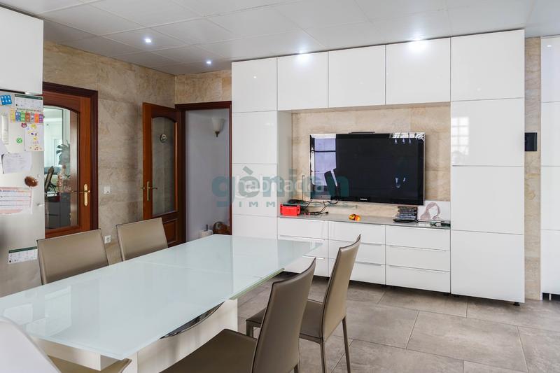 Foto 4c878c28-c64e-47ec-b544-3bcfe8e9c048. Casa amb calefacció aparcament piscina a Palau Girona