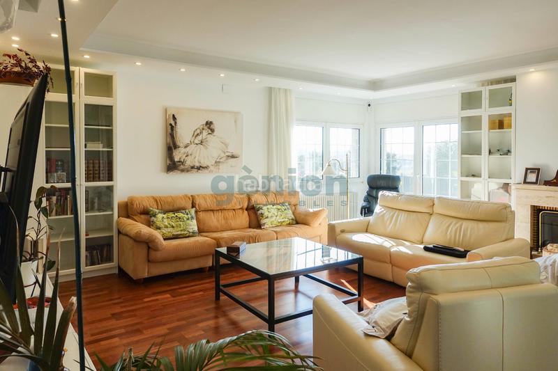 Foto 71490ac9-9c3c-42df-ad5f-910712a60897. Casa amb calefacció aparcament piscina a Palau Girona