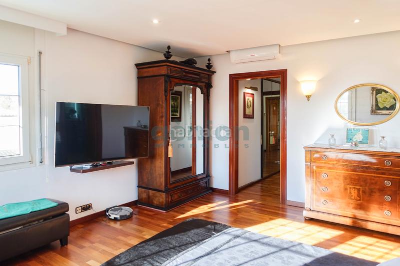 Foto 79408028-5111-46bf-8b59-2913ba5611ad. Casa amb calefacció aparcament piscina a Palau Girona