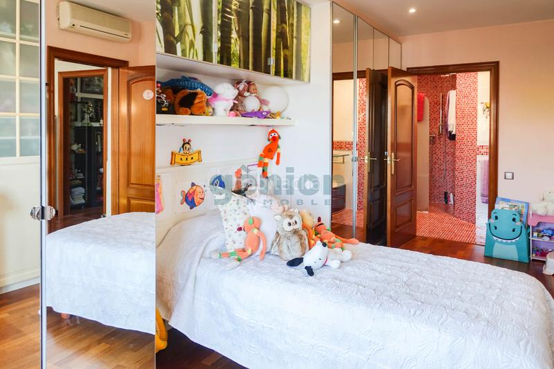 Foto af8cf395-5bd9-4f3b-99c5-ef0185075051. Casa amb calefacció aparcament piscina a Palau Girona