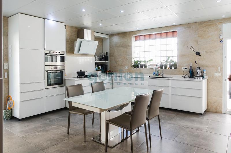 Foto b6aeb76c-2653-4074-8e7c-e1102a72b15f. Casa amb calefacció aparcament piscina a Palau Girona