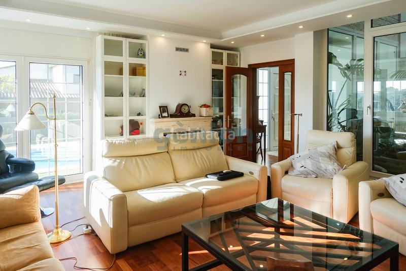 Foto bc16338d-3308-4342-b94b-ceecdcdd8dbe. Casa amb calefacció aparcament piscina a Palau Girona