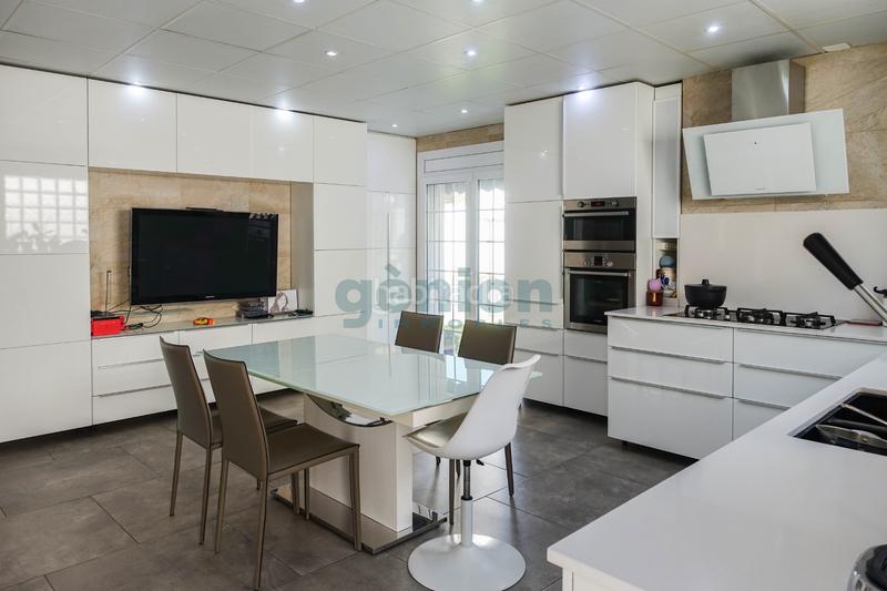 Foto da04934c-96e5-4c69-89fd-e888cf09791c. Casa amb calefacció aparcament piscina a Palau Girona