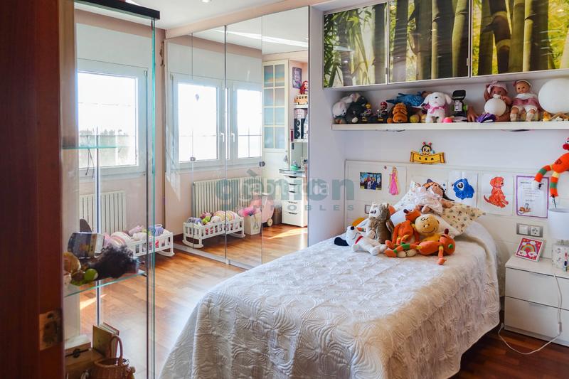 Foto f7e48c1c-f08c-4c8d-93ac-9ef85b979d3f. Casa amb calefacció aparcament piscina a Palau Girona