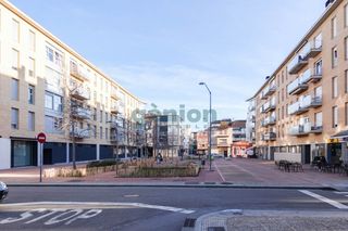 Pis  Carrer sant isidre. Piso esquinero de 3 habitaciones con 3 pk y 1 tr, en la zona mig