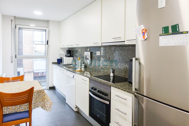 Foto 50a4b62a-80a1-4b4a-a590-ca8ae30c24d3. Pis amb calefacció aparcament a Eixample Sud-Migdia Girona