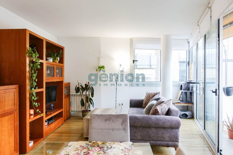 Foto 53338116-3c85-4ce5-b822-5a60b6bb3139. Pis amb calefacció aparcament a Eixample Sud-Migdia Girona